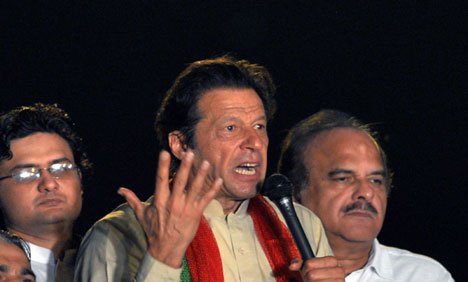 نواز شریف ڈرون حملوں پر چپ کیوں ہیں، عمران خان کا سوال   	