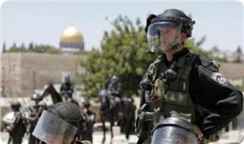 Zionistische Polizei greift Al Aqsa Moschee an