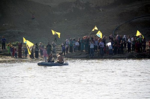 Botlara binip Kobani'ye savaşmaya gittiler