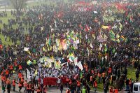 جرمنی: ہزاروں کرد باشندوں کا داعش کے خلاف مظاہرہ