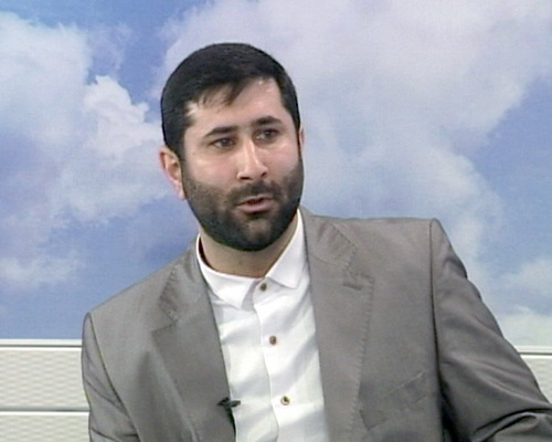 Илаһијјатчы Емил Раһилоғлу ГМИ сәдринин ҹавабын верди: "Инанҹлы инсанларын намаз гылмаларына шәраит јарадылмалыдыр"