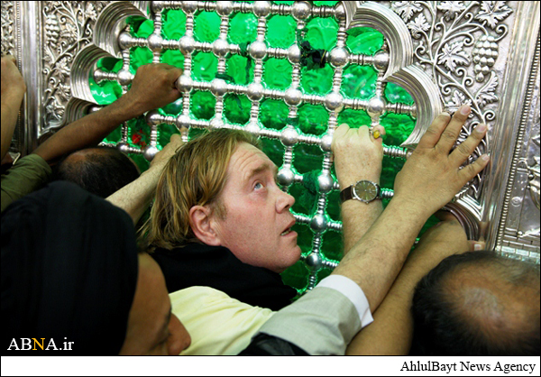 A Dutchman converted to Shia Islam at Imam Ali Holy Shrine on Eid Ghadeer / Pics
