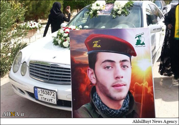بالصور/ تزيين منزل شهيد في حزب الله اللبناني بعد استعادة جثمانه من أسر دام لأكثر من 3 أشهر 