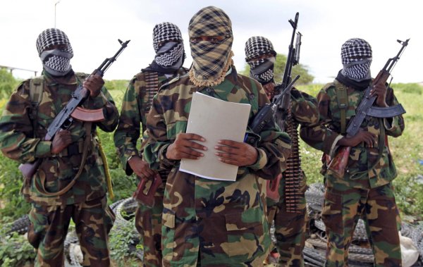“El Grupo Terrorista Somalí Al-Shabab Reivindicó la Autoría de dos Atentados con Coches Bomba en Mogadiscio”