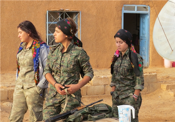 Kobani'de IŞİD'e Karşı Savaşan Kürt Kızları / Foto