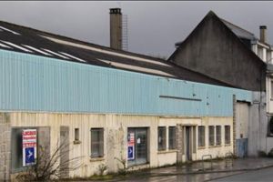 Morlaix : des saucisses de cochon, accrochées au mur d’une future Mosquée !