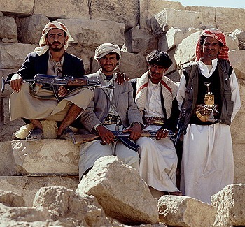 “Los Huzis han Logrado Exitosamente Capturar uno de los Principales Bastiones de Al Qaida en Yemen”