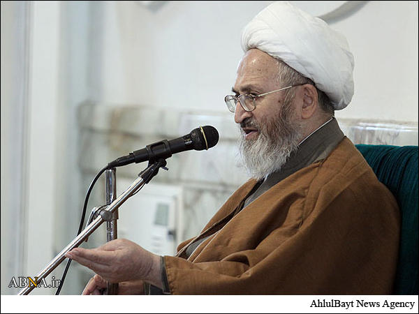 آية الله السبحاني يشجب حكم الاعدام بحق الشيخ النمر ويدعو علماء الدين الى رفع اصواتهم لمنع هذا القرار