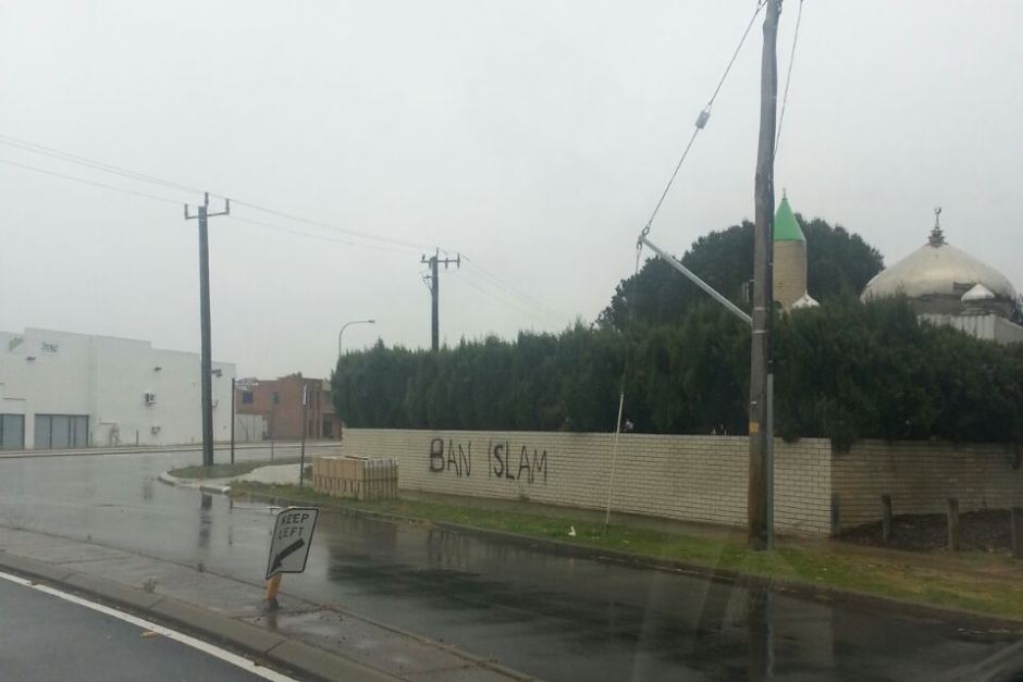 Australia: Perth mosques, Islamic school vandalised in weekend attacks