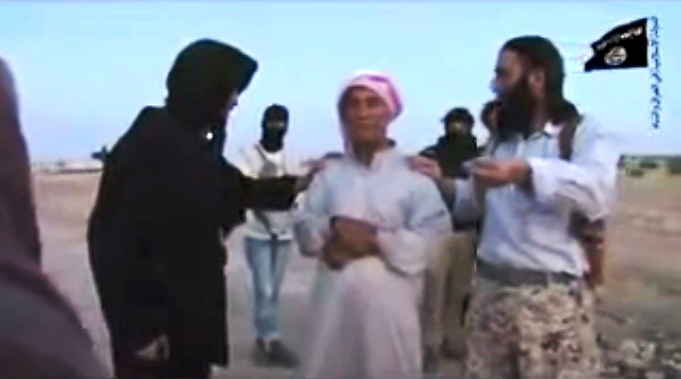داعش يرجم امرأة بتهمة الزنا حتى الموت في ريف حماة بسوريا