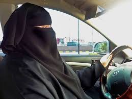 سعودی عرب میں ڈرائو کرنے والی خواتین کو قانونی سزا دی جائے گی