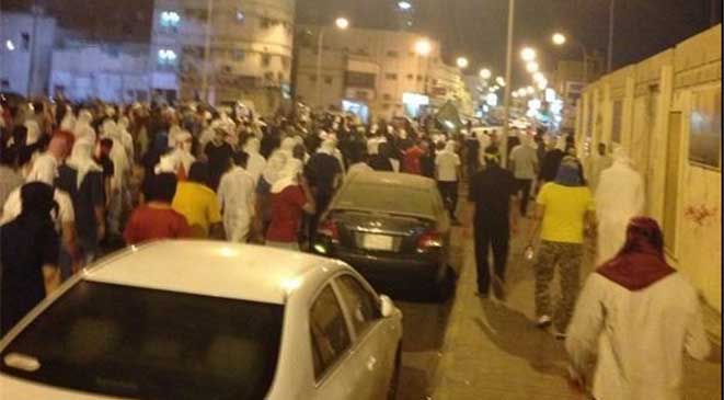 السعوديون يتظاهرون ضد الحكم باعدام الشيخ النمر