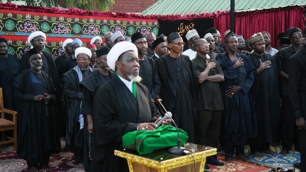 Hoisting the black flag of Imam Hussain on the dome of Husainiyyah in Zaria, Nigeria / Pics