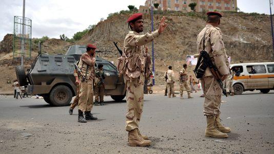 Yémen: combats meurtriers entre houthis et à el-Qaëda