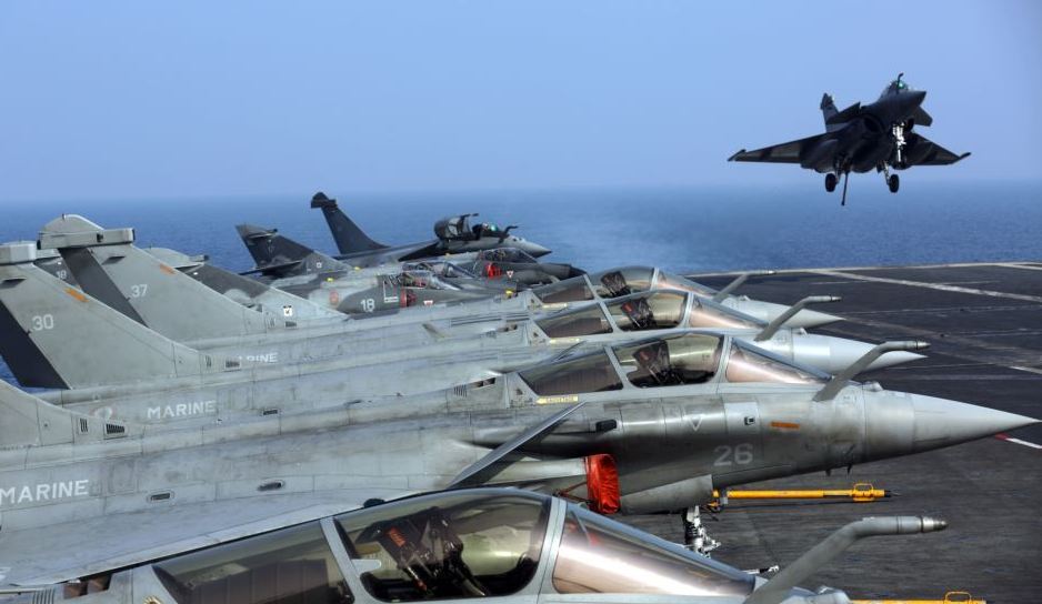 طائرات التحالف تدمر عرابات وتستهدف مواقع في سوريا والعراق