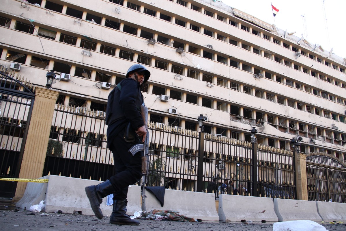 انفجار عبوة ناسفة واصابة ثلاثة اشخاص في القاهرة