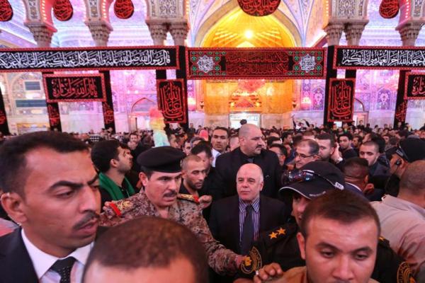 بالصور / رئيس الوزراء العراقي يزور مرقد الإمام الحسين (ع) بكربلاء ويؤكد على تحرير العراق من تنظيم "داعش" الإرهابي