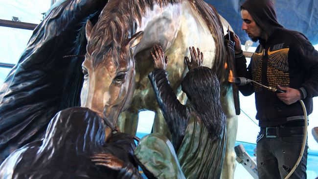 Ashura sculpture set up at Tehran's square