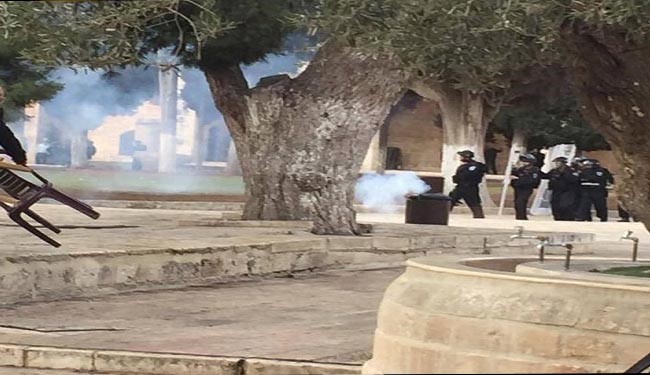 Zionisten stürmen al Aqsa Moschee