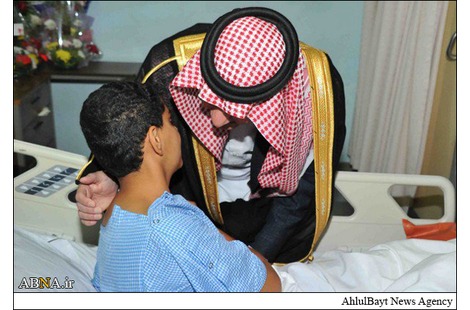 سعودی شہزادے نے کی زخمی عزاداروں کی عیادت+ تصاویر