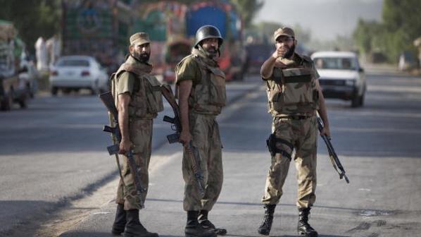 مقتل خمسة عشر مسلحا وخمسة جنود في حوادث مختلفة شمال غرب باكستان