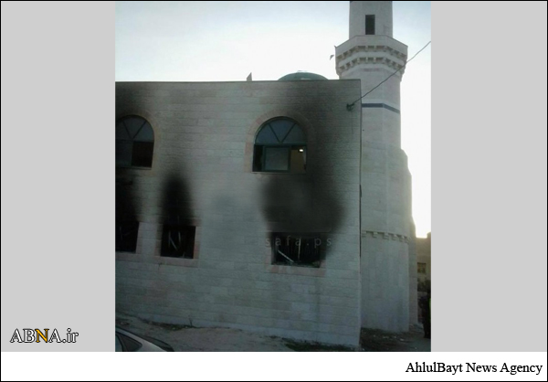 اضرام النار في مسجد على يد صهاينة في شمال رام الله