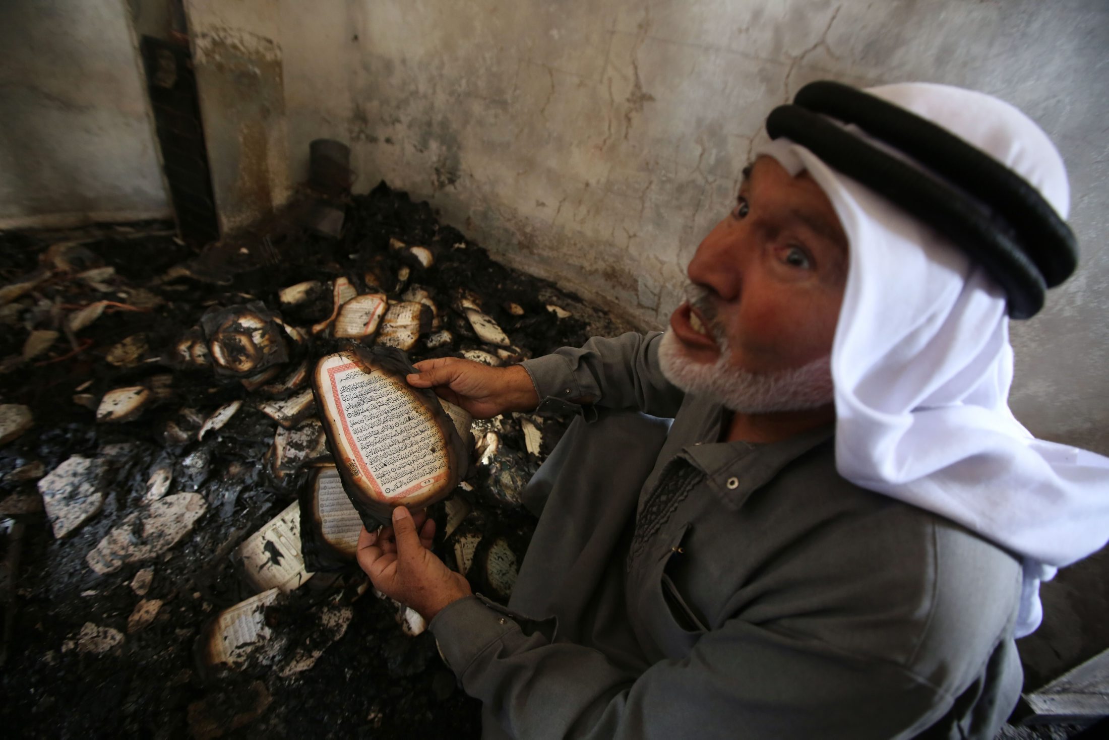 “Colonos Judíos Incendian una Mezquita en Palestina ocupada” 
