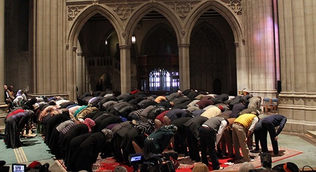 USA : la prière du vendredi dans une cathédrale
