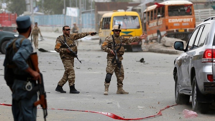 انتحاري يستهدف موكب نواب ويقتل ويصيب 20 شخصا بينهم نائبة في افغانستان