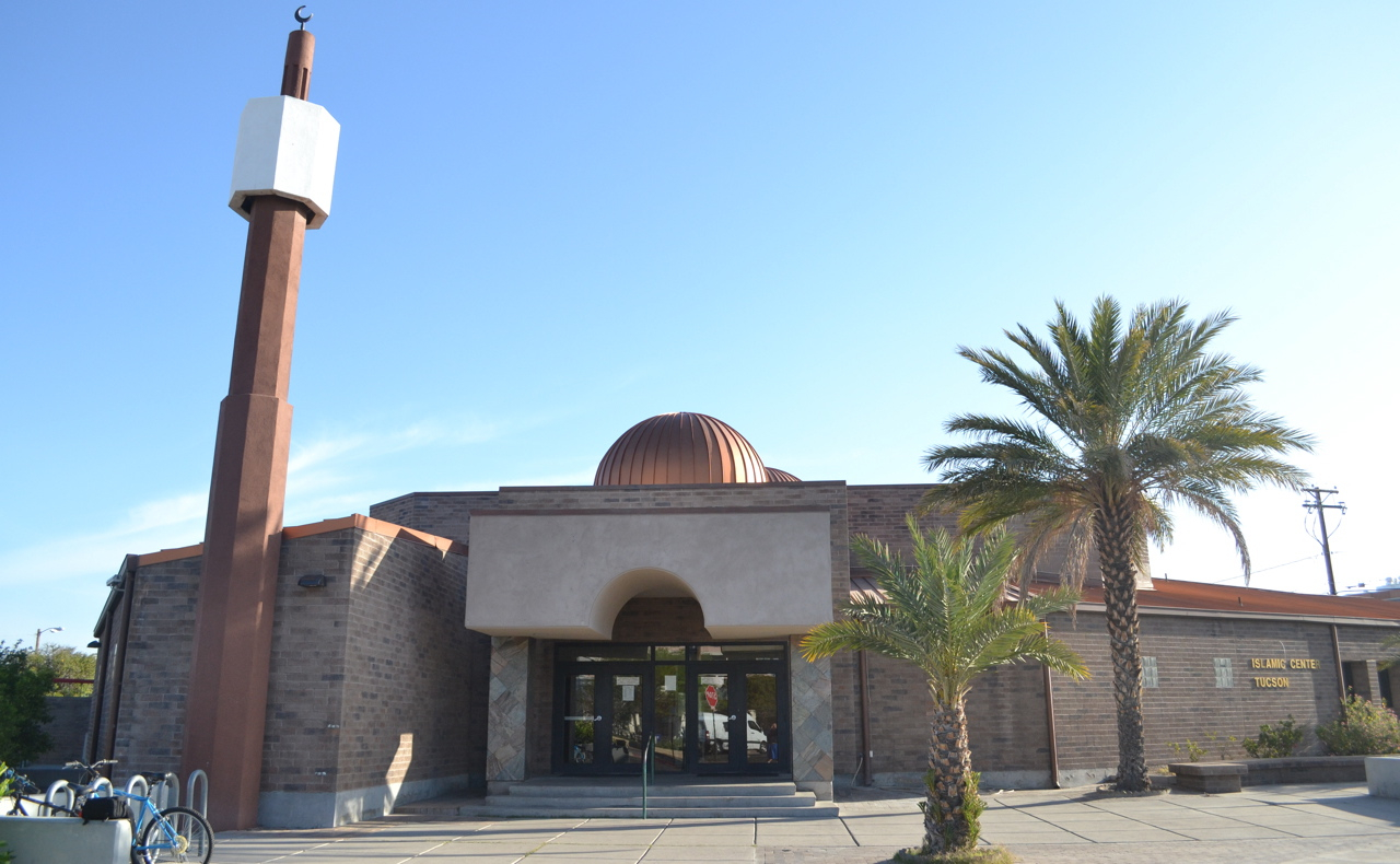 United States: Islamic Center members hopeful students will stop throwing beer bottles at mosque