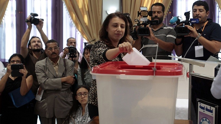 التونسيون يختارون رئيسا جديدا من ثلاثين مرشحا 