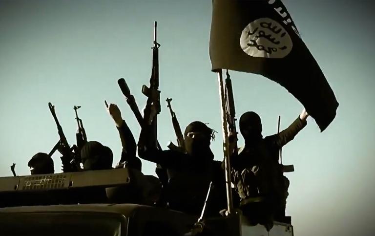 داعش يقوم باجراءات امنية مشددة على الحدود مع تركيا لمنع عناصره من الفرار