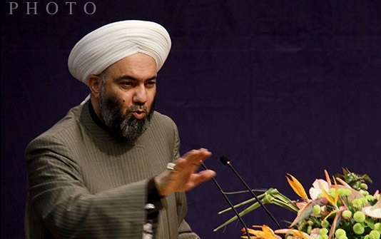 Tekfirciler bizleri öldürüyor, onlar sizi İran öldürüyor diyorlar!