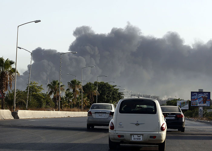 مطار آخر يتعرض لقصف جديد في العاصمة الليبية