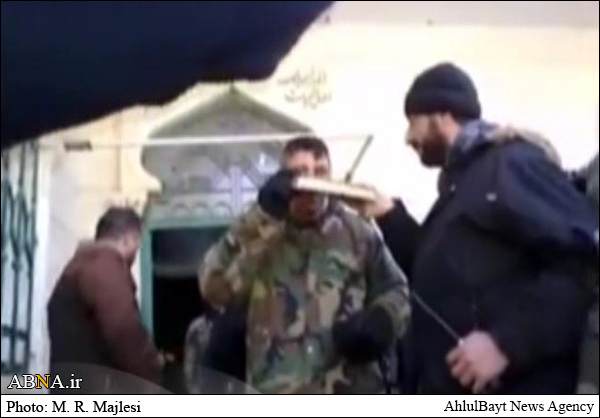 Şii Savaşçılar Tekfirci Nusra'ya Karşı Kur'an'ı Öperek Meydanlara İniyorlar / Video