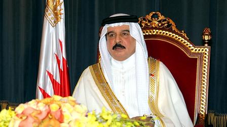 ملك البحرين يقيل مستشارين بديوانه وديوان ولي العهد بسبب العجز المالي
