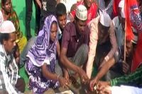 دھوکا دے کر ہندو بنائے جانے والوں نے پھرنماز ادا کی