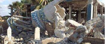 Takfiris sprengen historische Moschee in die Luft