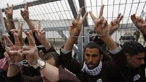 70 معتقلا فلسطينيا يضربون عن الطعام في السجون الاسرائيلية