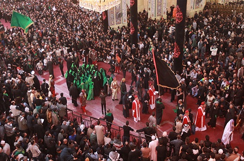 Iraklı Hıristiyanlar İmam Hüseyin Türbesinde / Foto