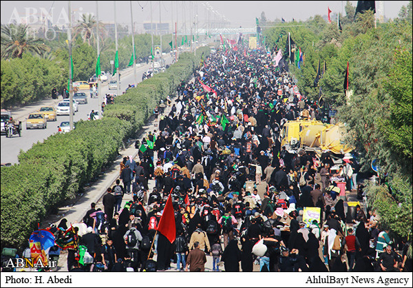 الملايين يواصلون التدفق على مدينة كربلاء المقدسة ودخول اكثر من 17 مليون زائر الى كربلاء