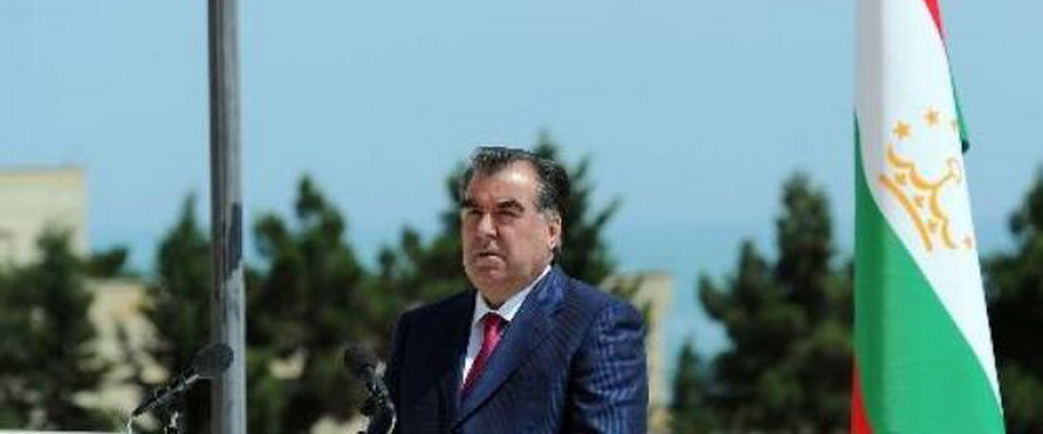 Президент Таҹикистан ҝәнҹләринин ИШИД-ә гошулмасына ҝөрә нараһатдыр