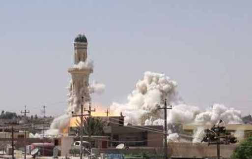 "داعش" يخلي ثلاثة من أقدم جوامع الموصل ويضع لافتة على آخر تمهيداً لتفجيرها