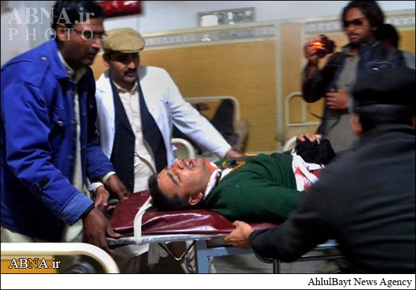 پشاور: اسکول میں بارودی مواد ناکارہ بناتے ہوئےدھماکا   	