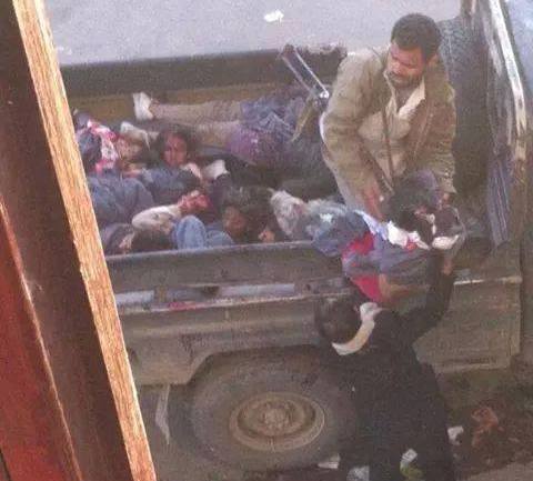 هجوم ارهابي بسيارتين مفخختين ومقتل 30 بينهم 20 طفلة في اليمن