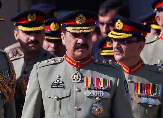 قائد الجيش الباكستاني يتوعد طالبان ويلوح بالتوغل داخل اراضي أفغانستان