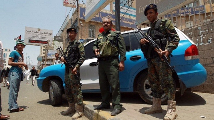 انفجار عبوة لدى مرور موكب عسكري ومقتل 3 جنود في اليمن
