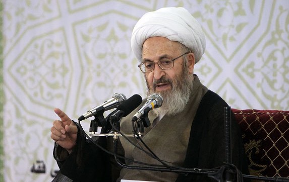 Grand Ayatollah Sobhani: "Extremist books still being taught in Islamic schools"