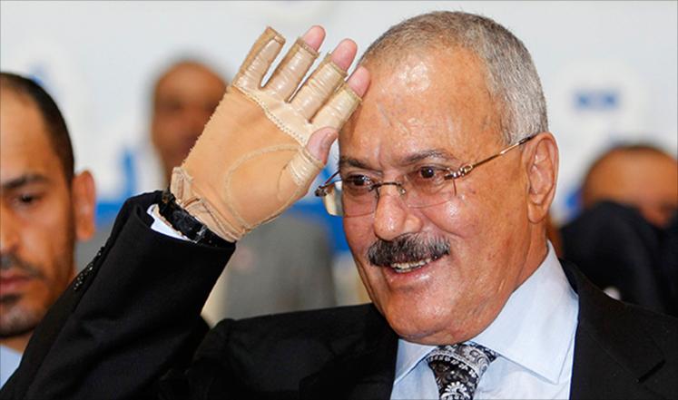 الرئيس اليمني السابق ينجو من محاولة الاغتيال 