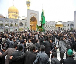 امام رضا (ع) کی شہادت کی برسی کے موقع پر لاکھوں زائرین نے پیش کیا خراج عقیدت